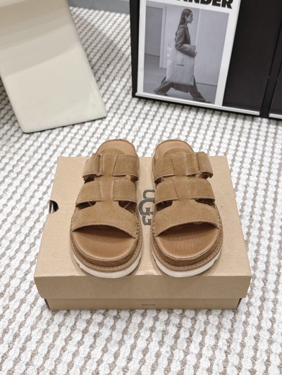 Женские босоножки UGG из замши на платформе