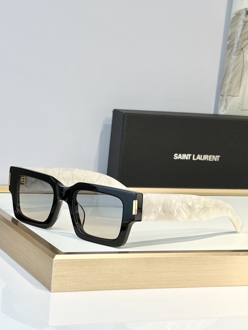 Солнцезащитные очки Saint Laurent SL572
