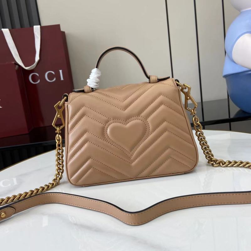 Сумка Gucci с золотой фурнитурой