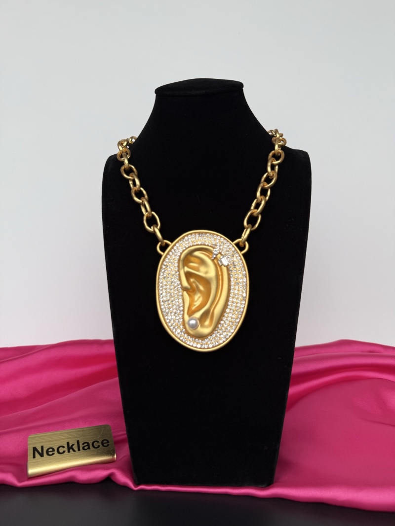 Колье с подвеской в виде уха Schiaparelli
