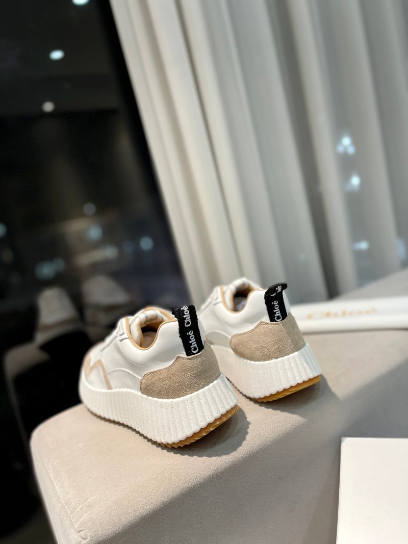 Белые женские кроссовки на массивной подошве Chloé