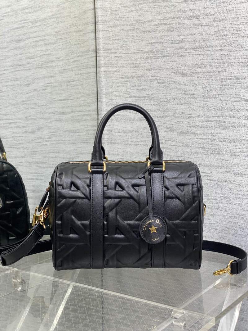 Черная кожаная сумка Dior с плетеным узором