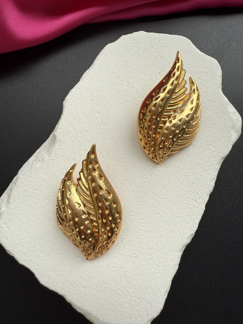Серьги в виде крыльев Schiaparelli