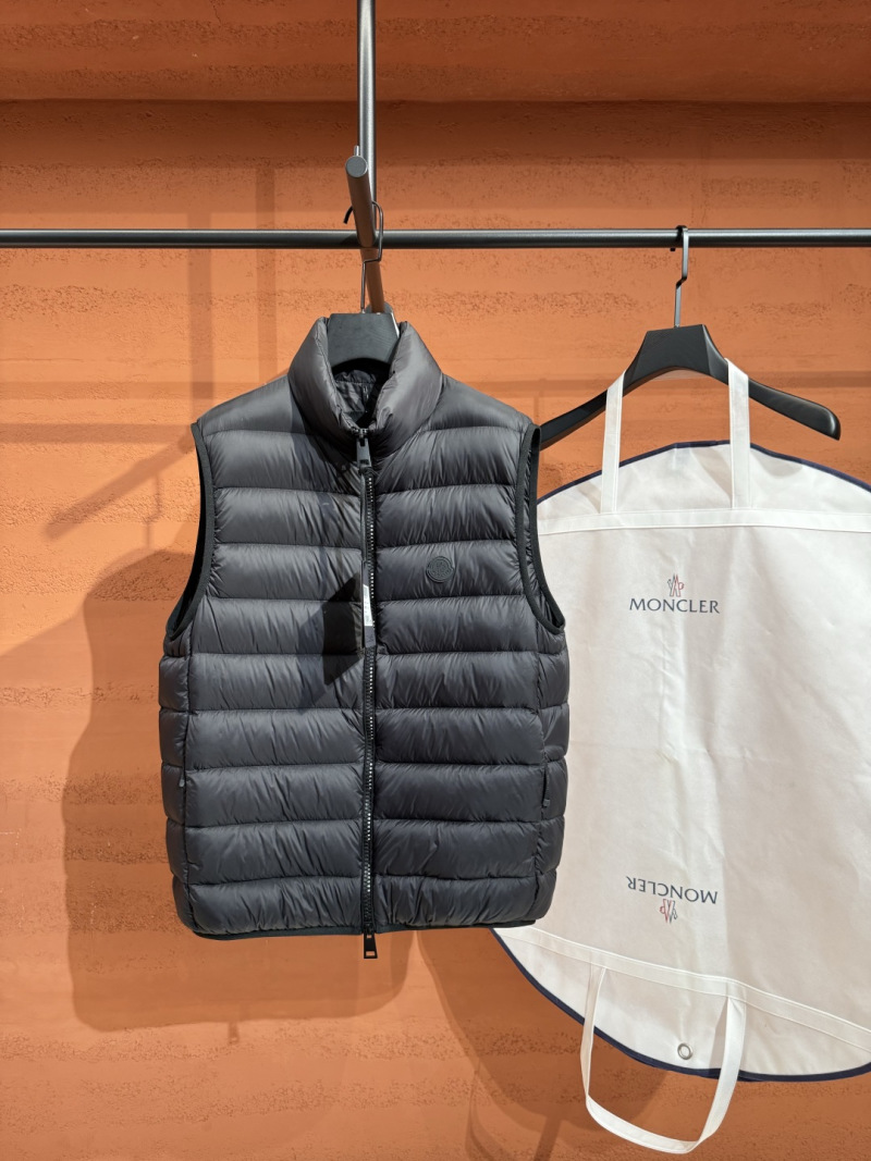 Жилет Moncler