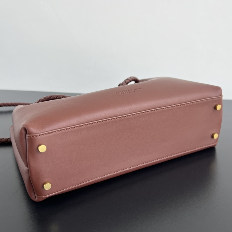 Сумка Bottega Veneta Andiamo из гладкой кожи