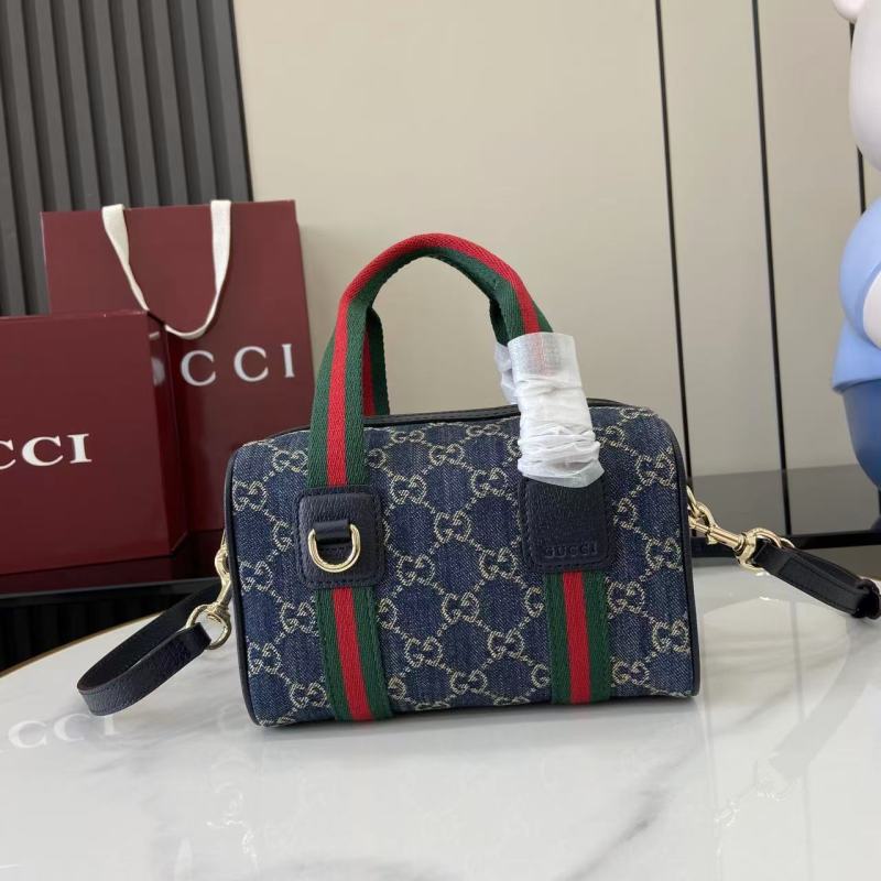 Сумка Gucci с логотипом и ремешком