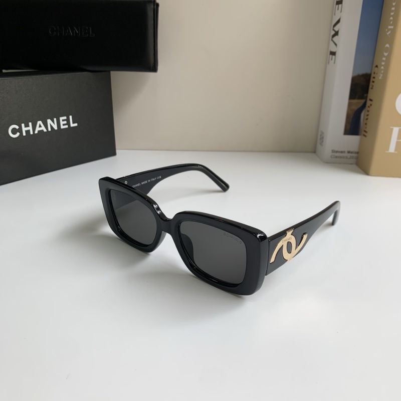 Солнечные очки CHANEL черные квадратные