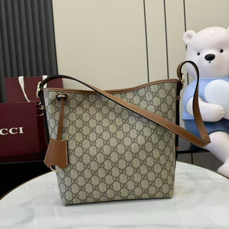 Сумка Gucci с монограммой