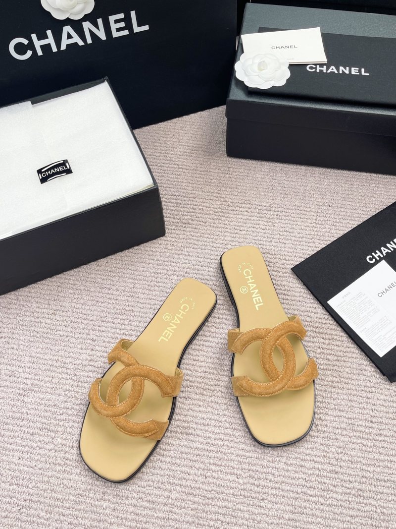 Женские босоножки-шлепанцы с логотипом бежевого цвета Chanel