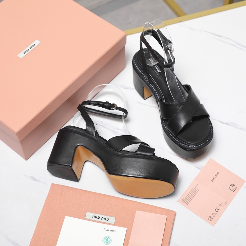 Женские кожаные босоножки Miu Miu на платформе