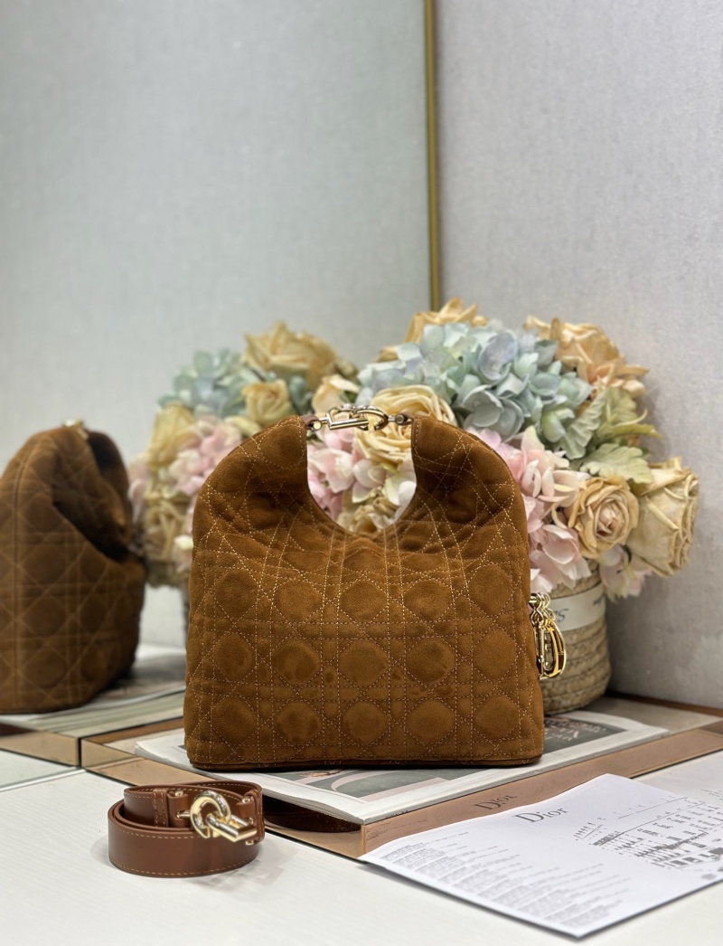Дорожная сумка Dior с квилтингом и фурнитурой