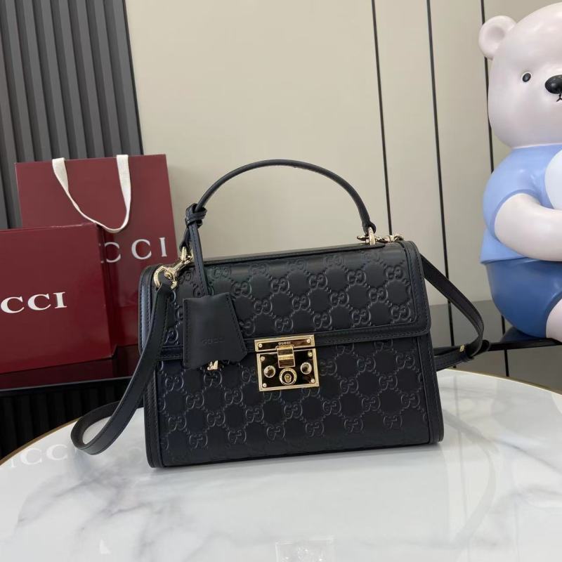 Сумка Gucci с золотой фурнитурой