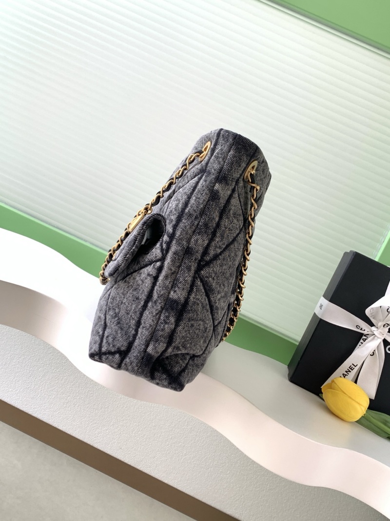 Сумка из джинсовой ткани с классической стёжкой Chanel