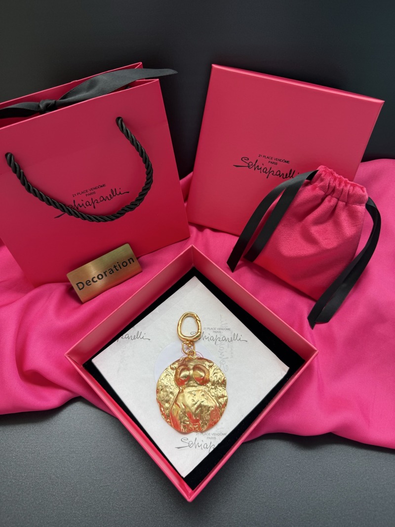 Подвеска в виде совы Schiaparelli