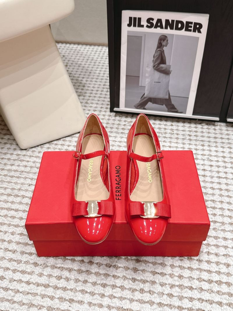 Женские красные лаковые туфли с ремешком и бантом Ferragamo