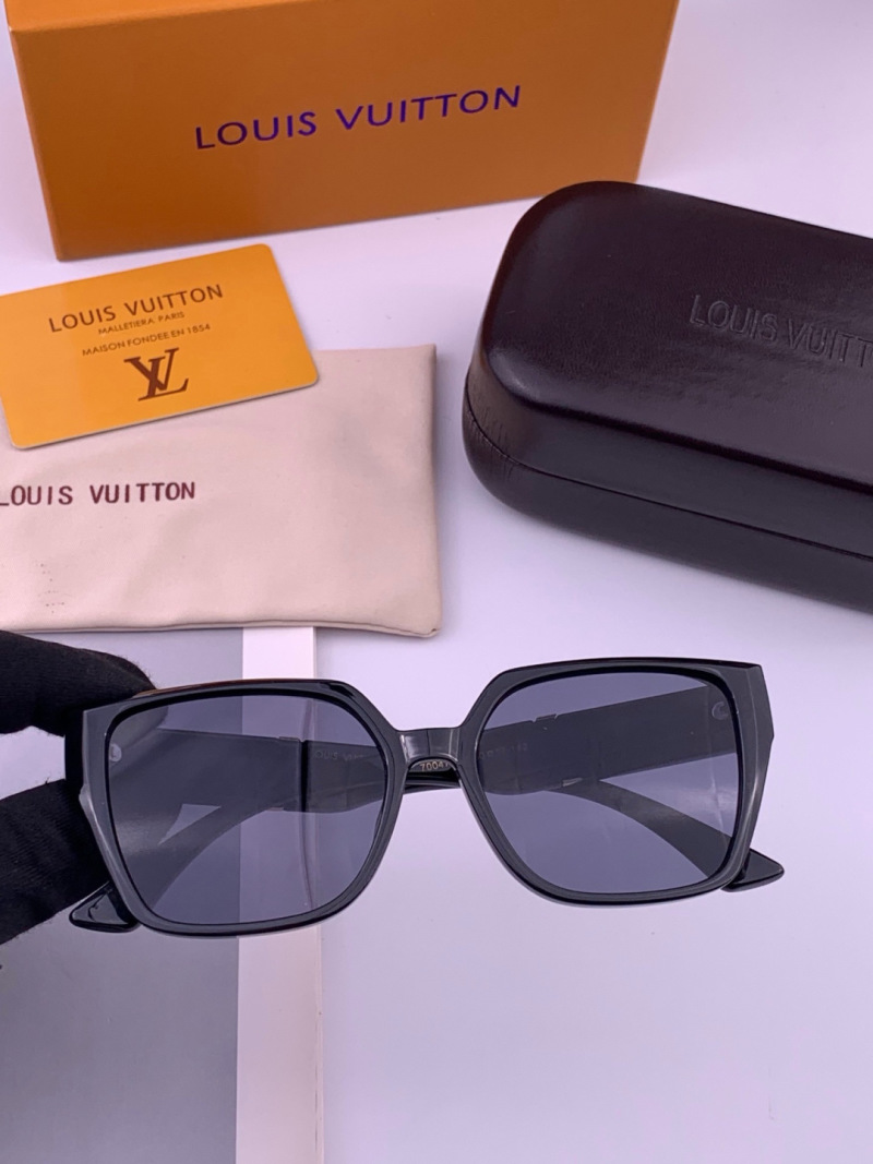 Солнцезащитные очки крупные черные Louis Vuitton