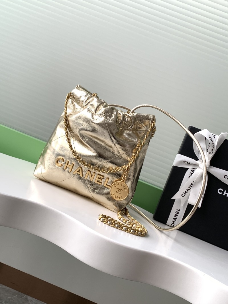 Мини-сумка Chanel из золотой кожи с логотипом