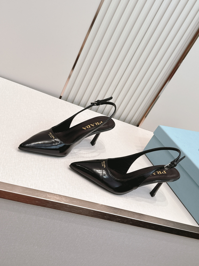 Черные босоножки Prada с острым носком