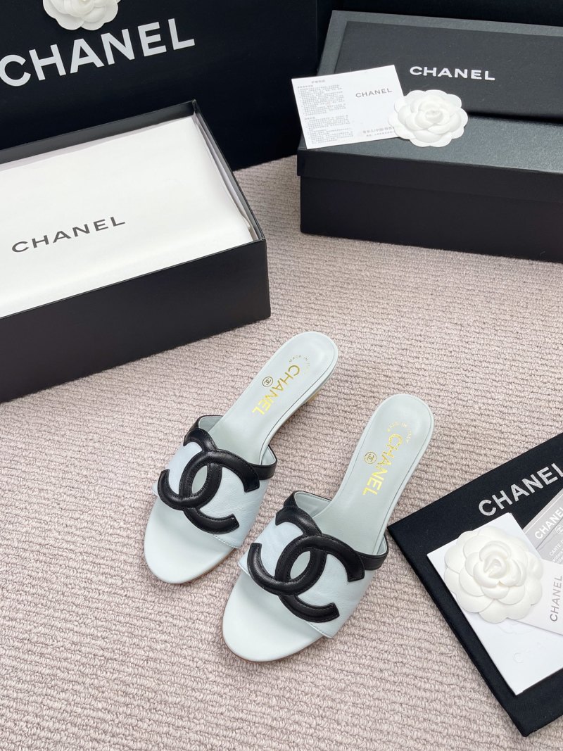 Женские сандалии Chanel с двойным логотипом