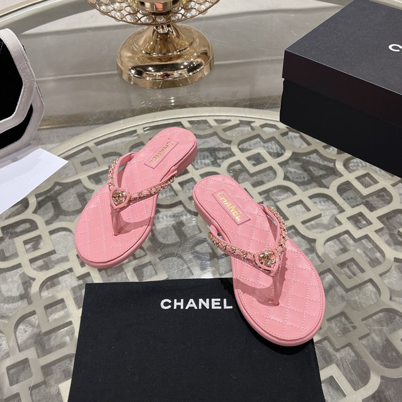 Женские розовые шлёпанцы с цепочкой и логотипом Chanel