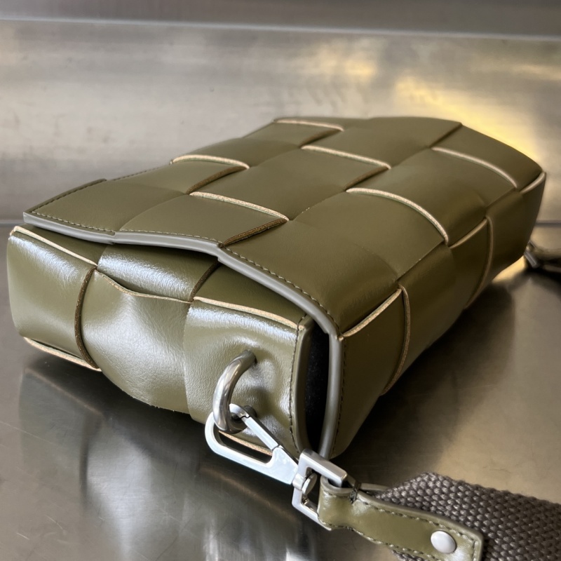 Сумка-кроссбоди с плетением из кожи, оливковый Bottega Veneta