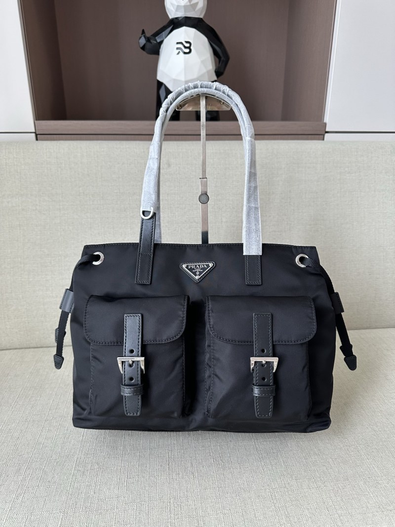 Шоппер PRADA из нейлона Re-Nylon и кожи Saffiano, черный