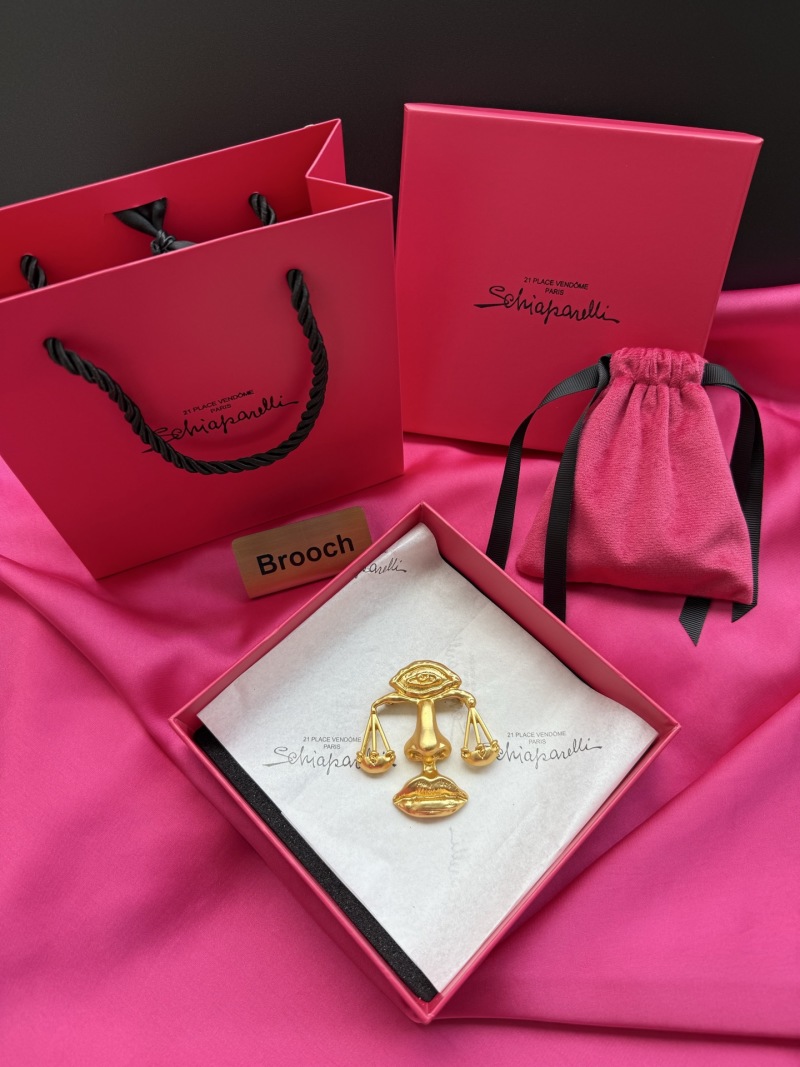 Брошь Schiaparelli в виде весов