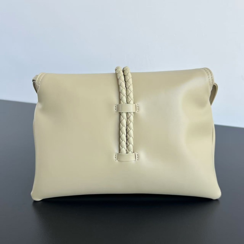 Сумка Bottega Veneta Small Liberta с плетеным замком