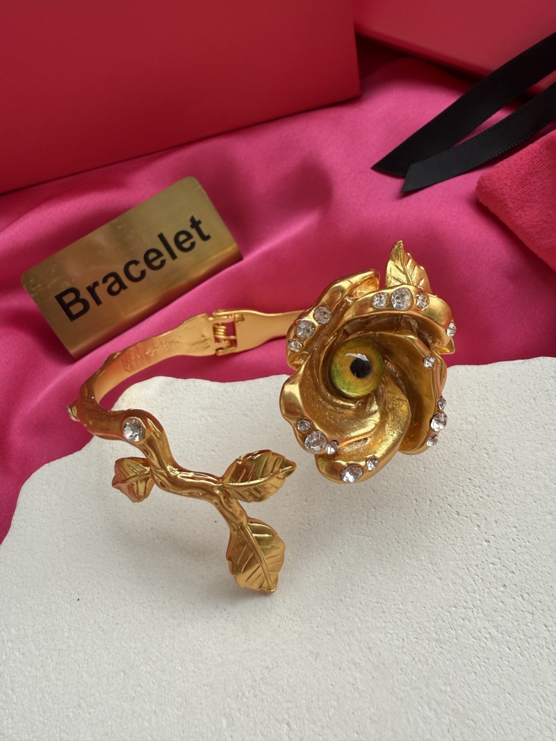 Браслет Schiaparelli с розой