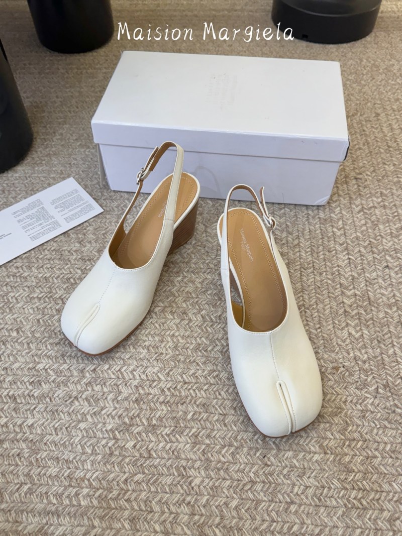 Балетные туфли Maison Margiela с разделенным носком