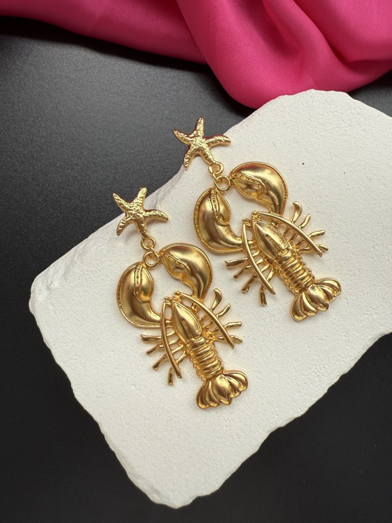 Золотистые серьги в виде крабов Schiaparelli
