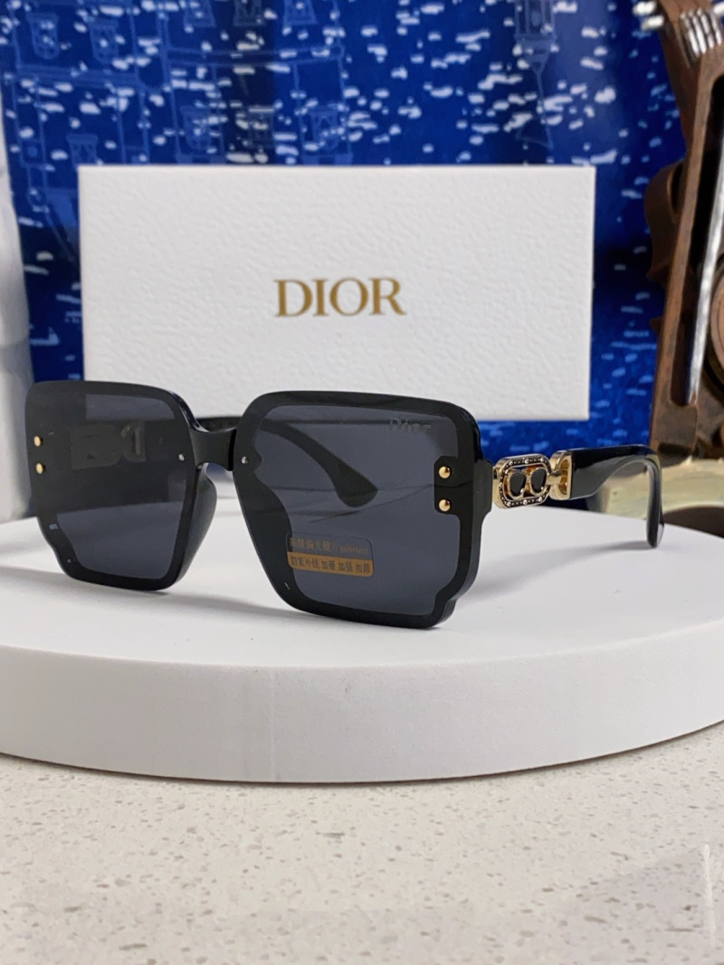 Черные солнцезащитные очки Dior