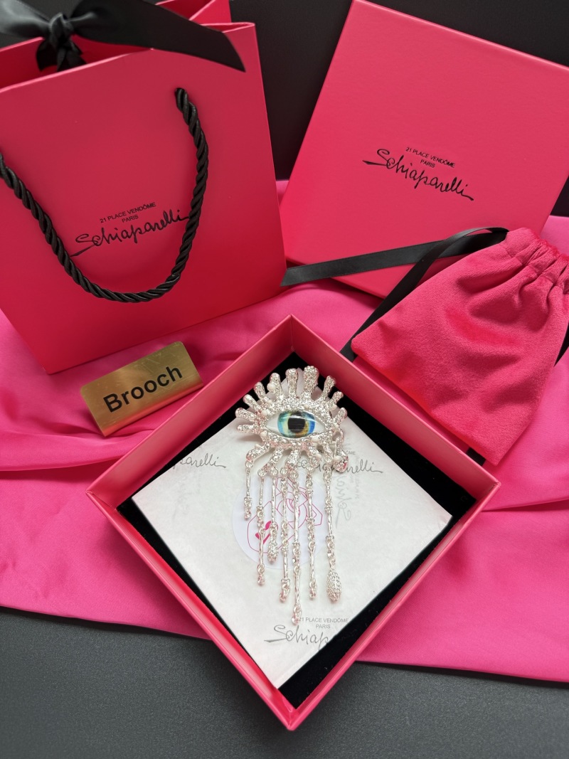 Брошь Schiaparelli с глазом
