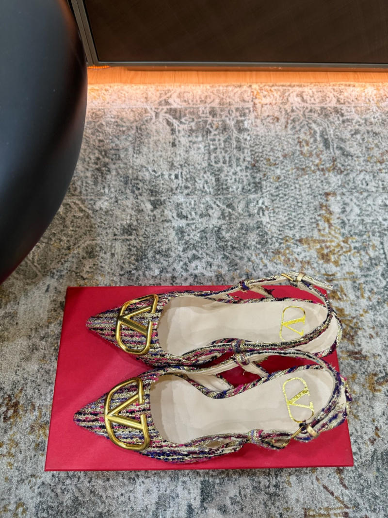 Женские туфли Valentino с декоративной пряжкой Valentino Garavani