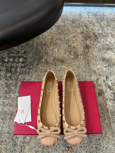 Балетки Valentino женские, лак с шипами