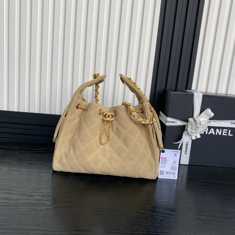 Женская сумка хобо бежевая из велюра Chanel