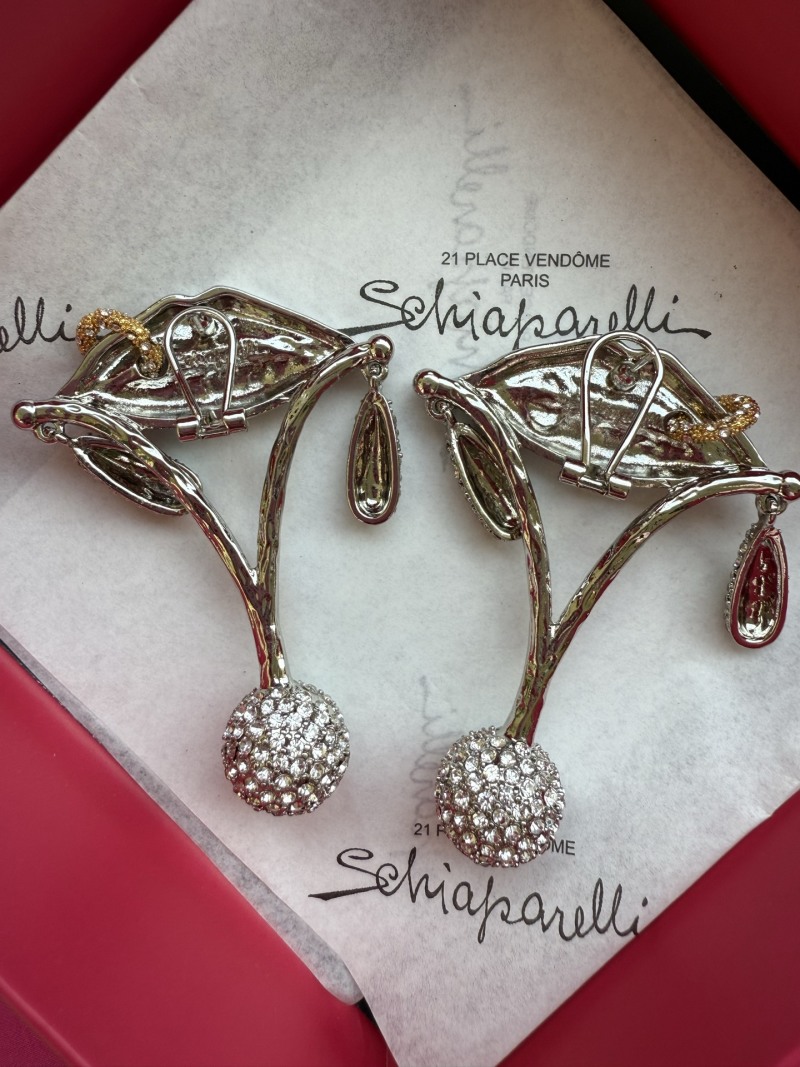 Серьги Schiaparelli в виде губ с кристаллами