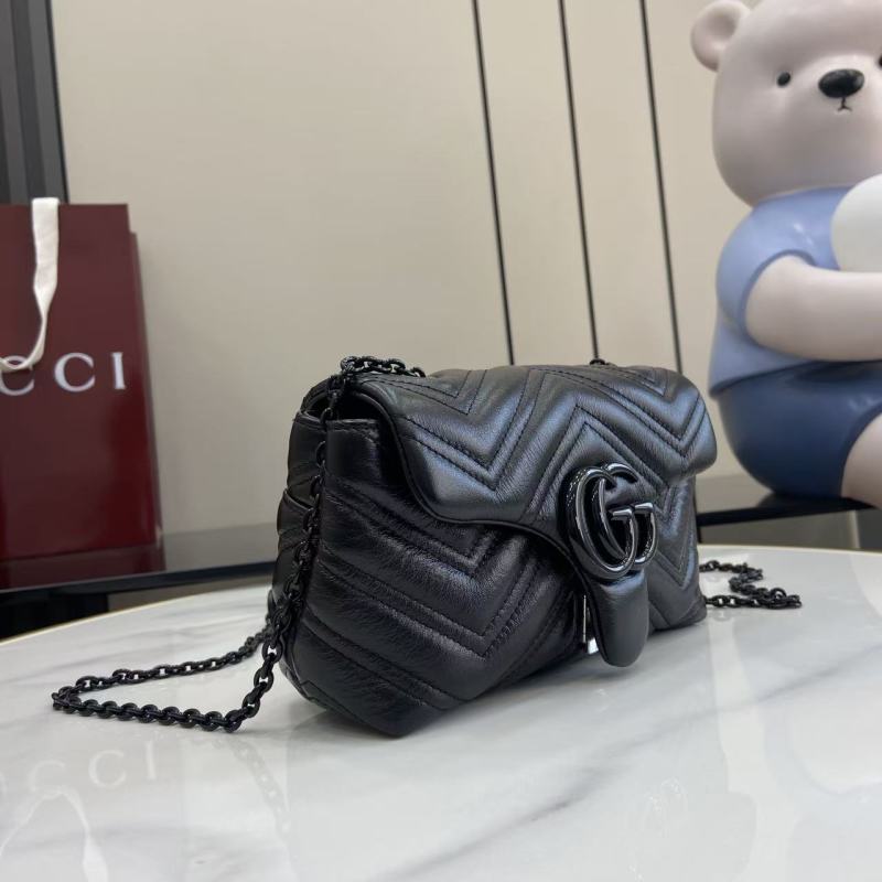 Черная сумка Gucci с цепочкой