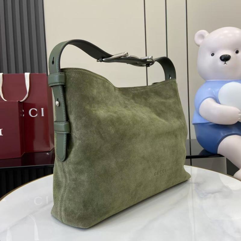 Сумка Gucci из замши с металлической ручкой