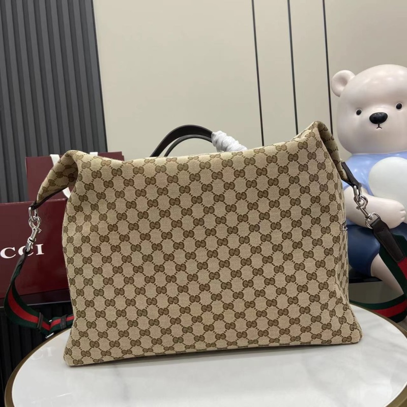 Сумка Gucci с монограммой и плечевым ремнем