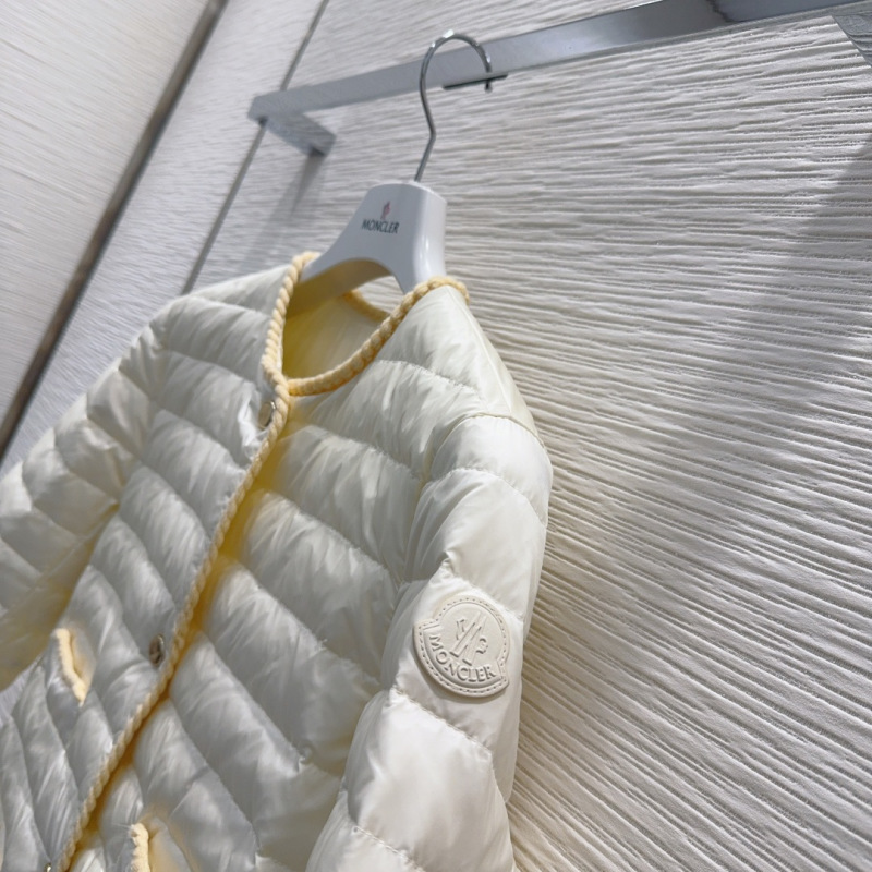 Пуховик Moncler