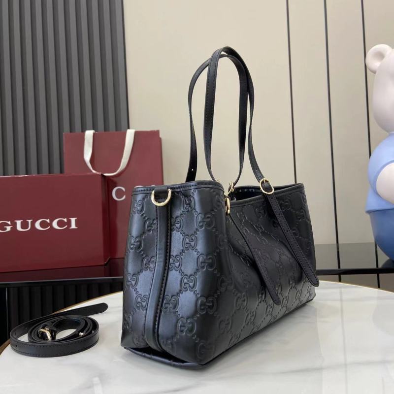 Сумка Gucci с тиснением GG