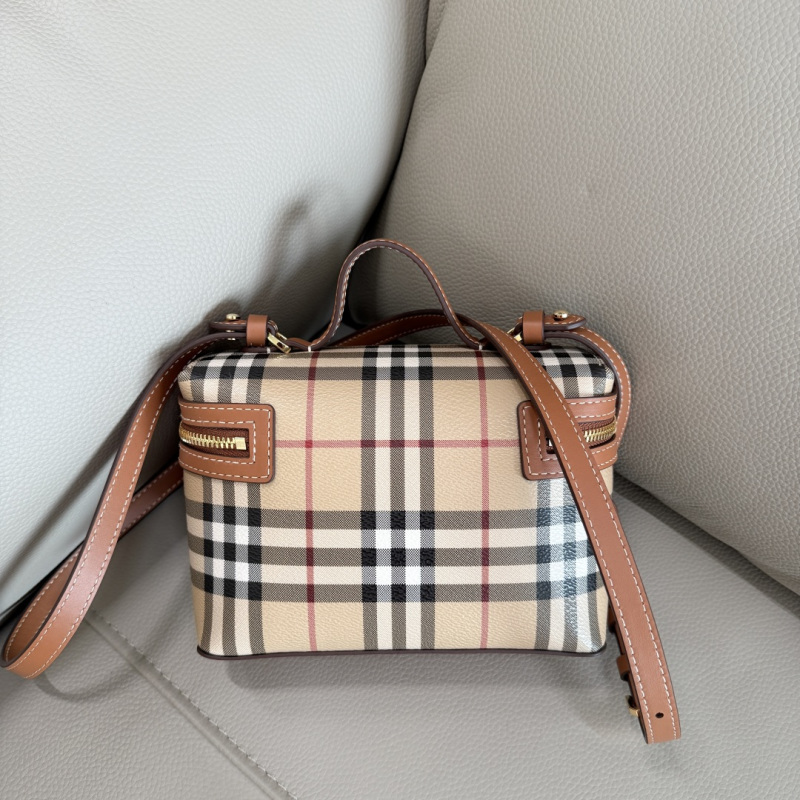 Сумка-визитница в клетку с ремешком Burberry