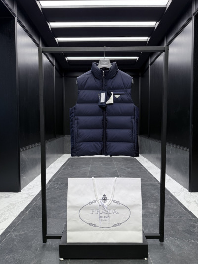 Жилет Prada