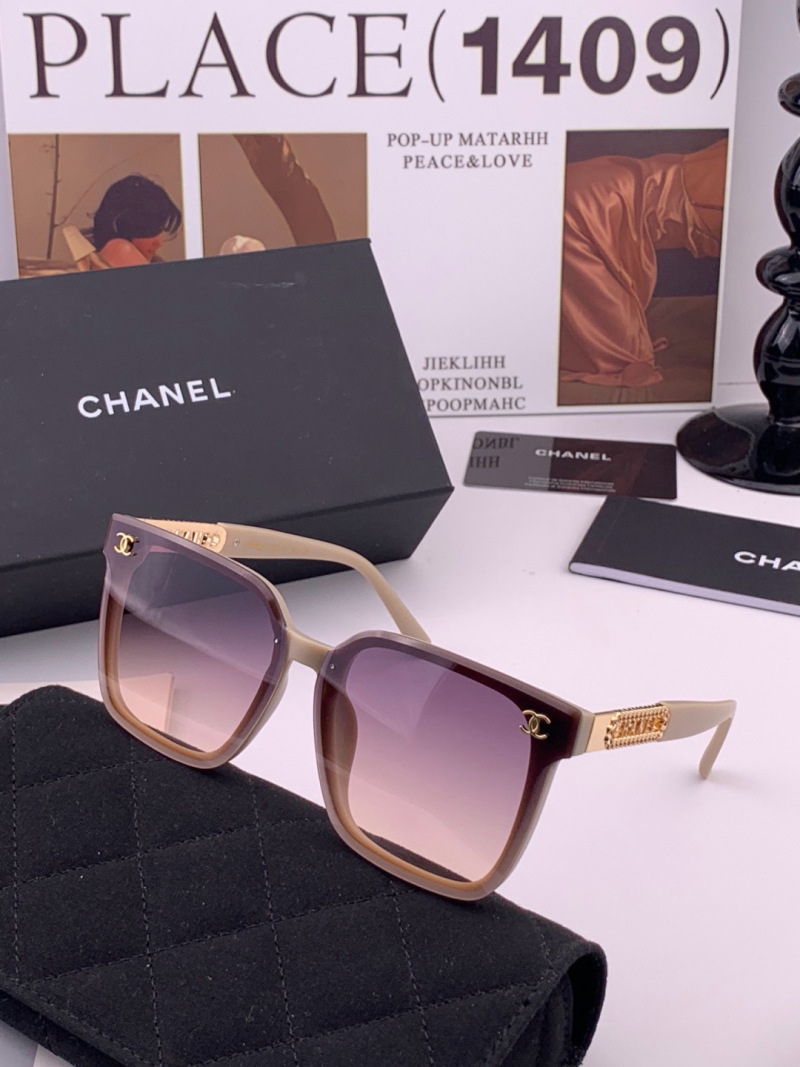 Солнцезащитные очки Chanel