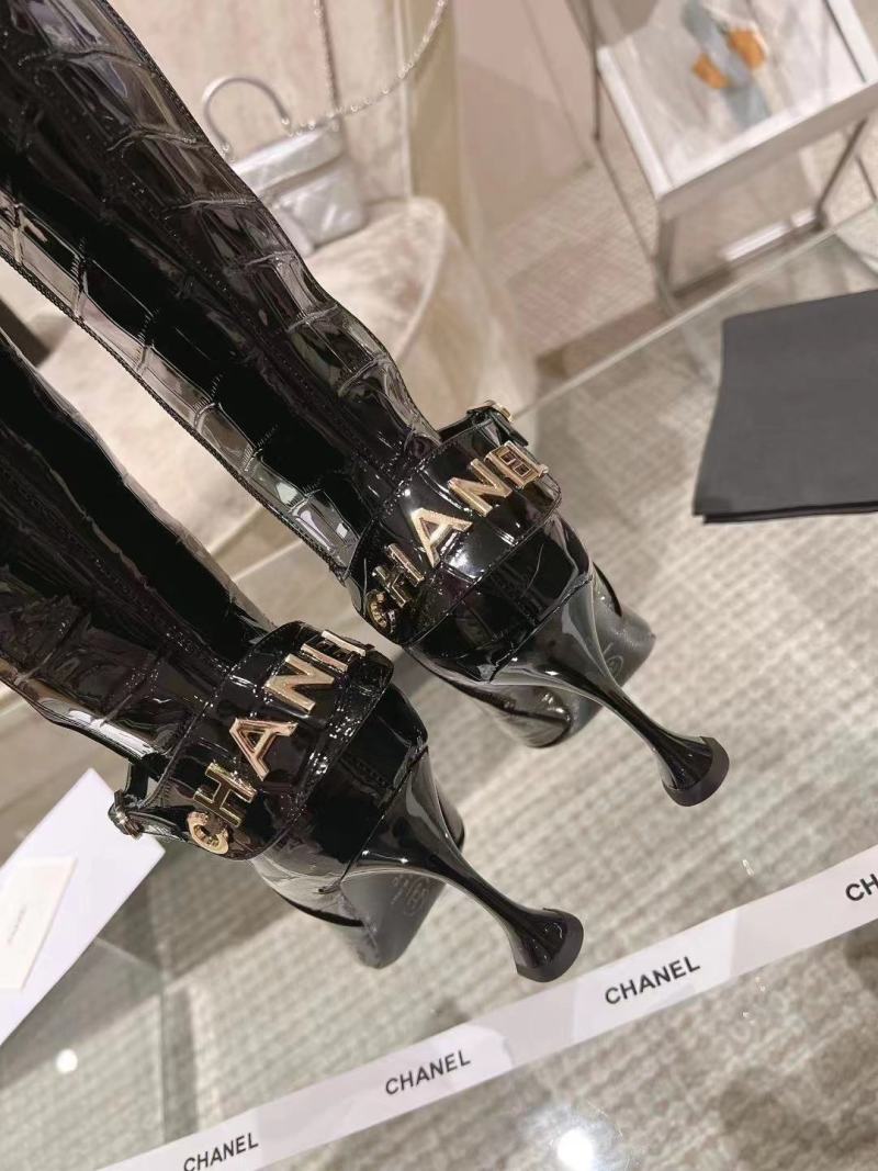 Женские сапоги Chanel с острым носком и каблуком