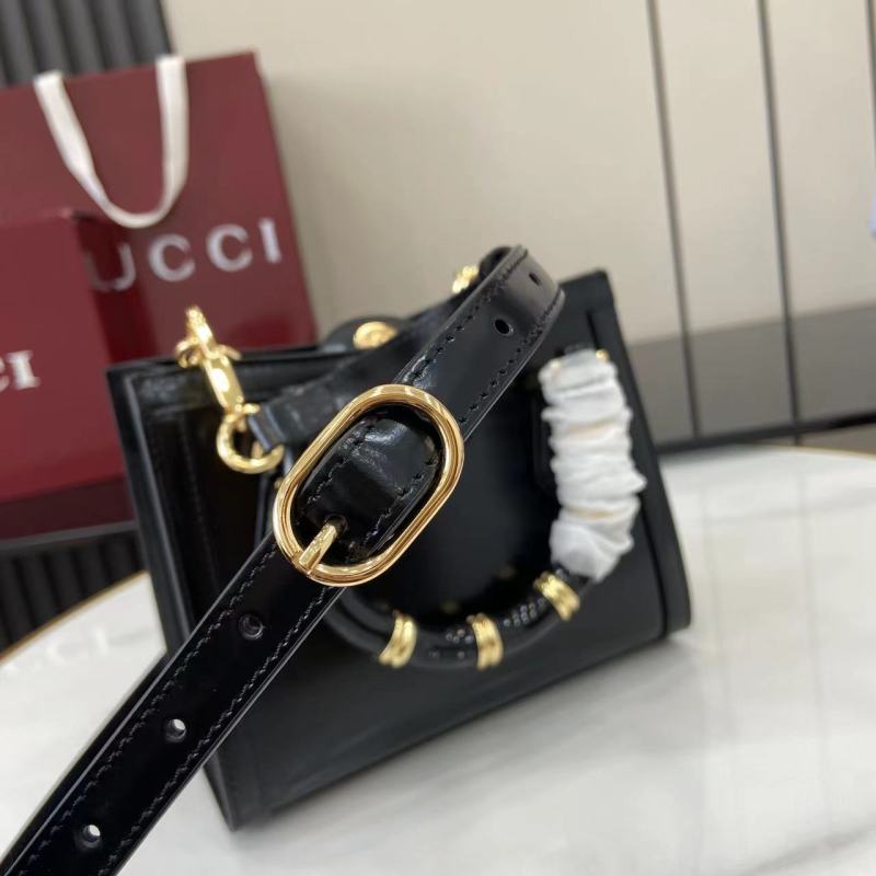 Черная сумка Gucci с бамбуковой ручкой
