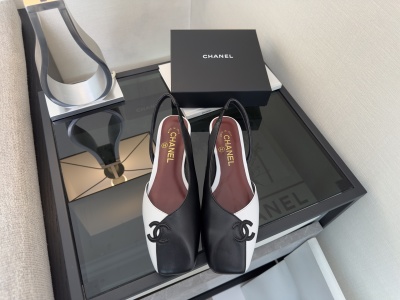 Женские лоферы Chanel двухцветные