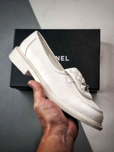 Женские лоферы Chanel из натуральной кожи с дизайном под тартар