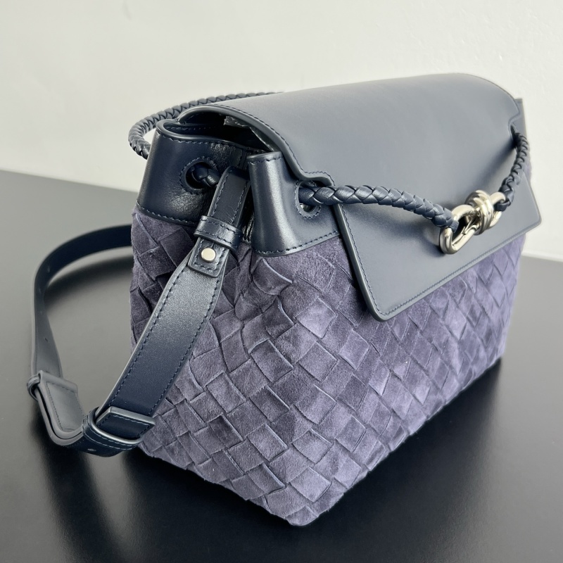 Сумка-кроссбоди Bottega Veneta Andiamo из замши